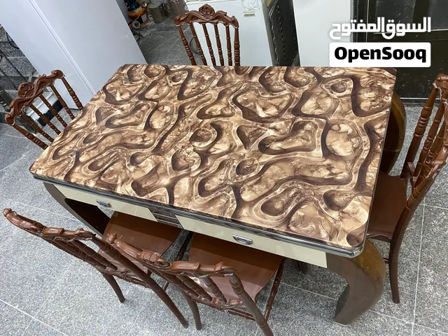 ميز طعام مع خمس كراسي