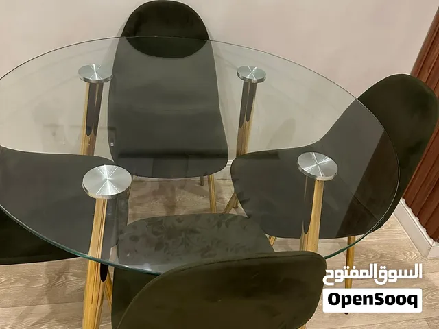 طاولة طعام أنيقة مع 4كراسي
