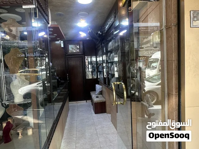 محل تجاري للايجار بدون خلو ( شارع السعاده الوسط التجاري الزرقاء )