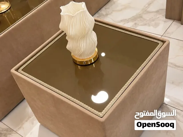 مجلس مع طاولات