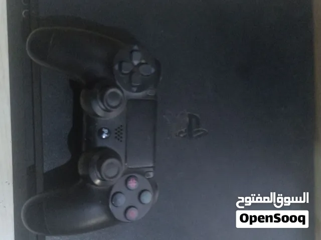 PS4 للبيع مستعمل استعمال نظيف 5شهور فقط السعر 2000