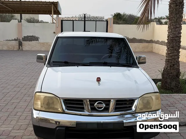 نيسان داتسون بيك اب 2015 مع مواصفات خليجية وبحالة ممتازة للبيع