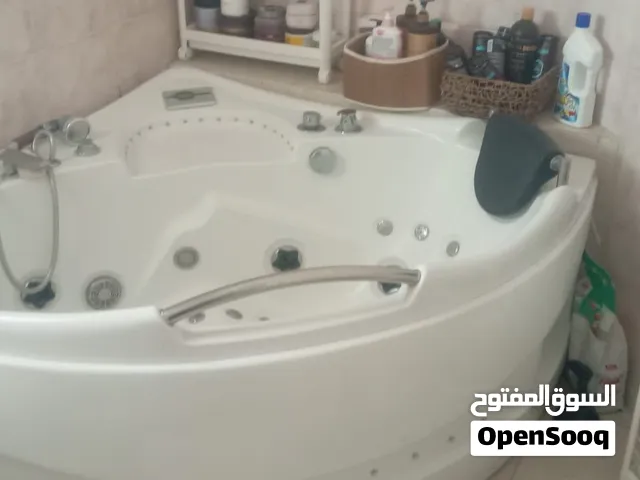 للبيع: بانيو جاكوزي فاخر بحالة جيدة جدا