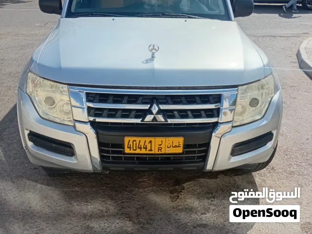 2015 ميتسوبيشي باجيرو GLS