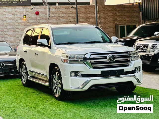 تويوتا لاند كروزر VXR 5.7 V8 موديل 2016 فل ابشن  قوة الـV8 وفخامة الـVXR خليجي Toyota land cruiser