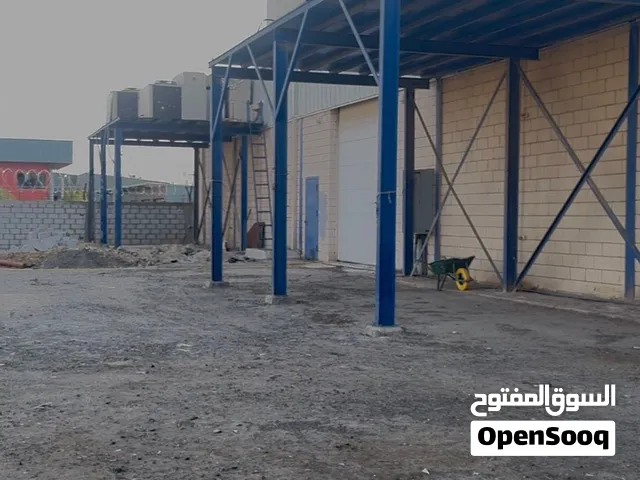 Fully equipped automotive maintenance workshop/warehouse; enclosed area of 800–1,000 square meters