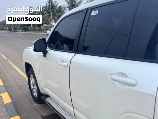 تويوتا  لاند كروزر  Gxrوتويوتا برادو ونيسان التيما وباص 22  راكب
