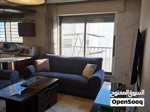 شقه مفروشه طابق 3 ارضي غرفتين نوم و حمامين و صالون مفتوح على مطبخ امريكي مع بلكونه تكييف مركزي