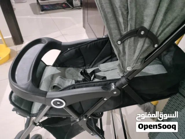 عربانه اطفال شبه جديده.    لونها رمادي غامج