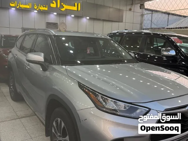 تويوتا  هايلاندر موديل 2020  فئة XLE فل مواصفات الأعلى  السيارة  وارد كندي   بدون حادث    فقط في الع