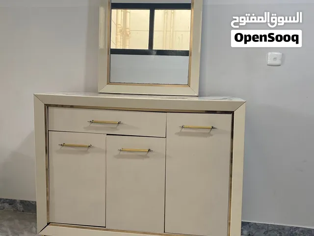 للبيع طاولة احذيه استعمال نظيف