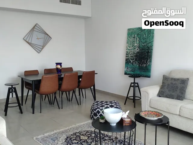 شقه للبيع في جزيرة مريم اطلاله بحرية مفروشه علي اعلي مستوي يوجد بركن وصالة رياضية وحمام سباحة ونضافه