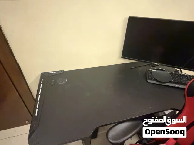 طاوله gaming بالاون الاسود