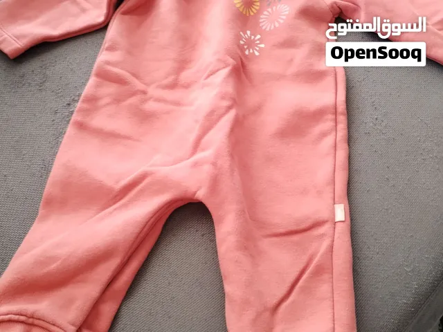 ملابس اطفال من عمر يوم حتي سنتين وكمان مستلزمات وبطاطين