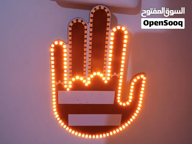 يد مضئ لسيارات اقرا الوصف