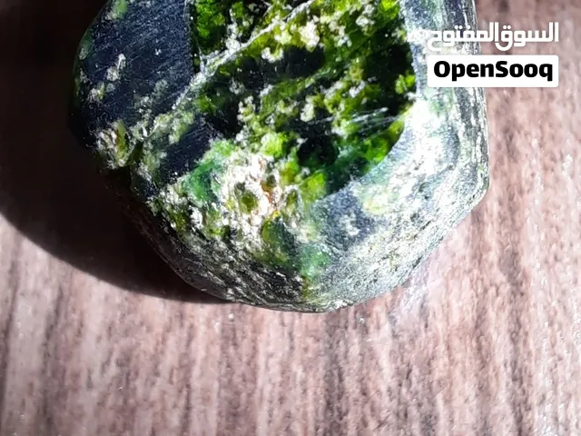 حجر گارنت أخضر طبيعي فاخر Green Garnet وزن 45.5 قيراط