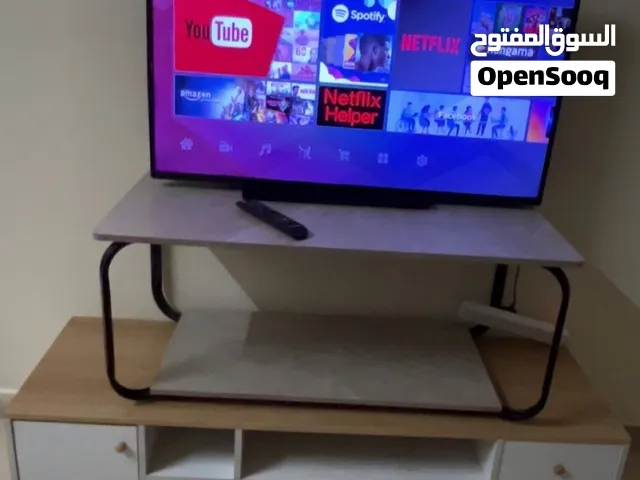 للبيع تلفزيون سمارت مع الملحقات