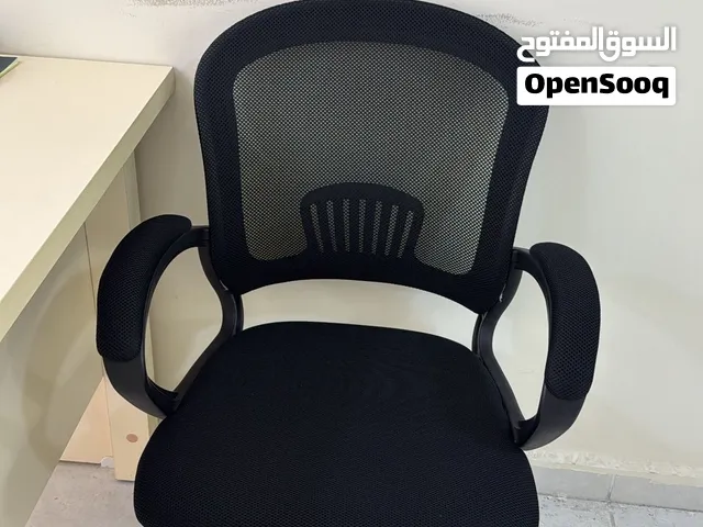 اثاث مكتبي بحال الوكالة للبيع بسعر حرق