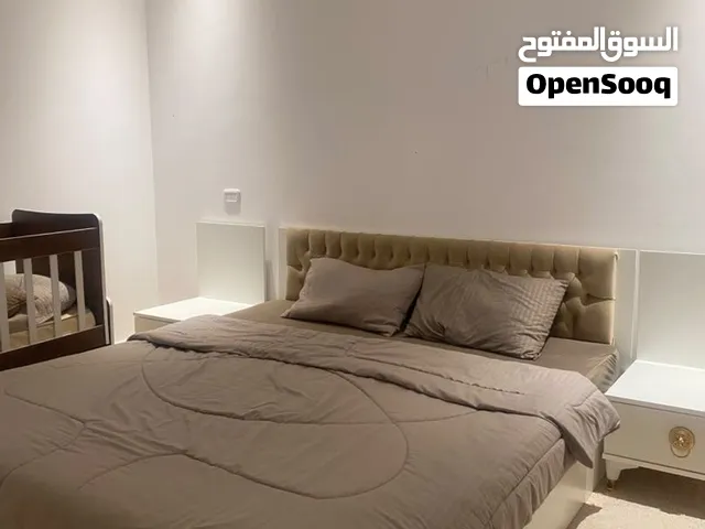 غرفة نوم شبه جديدة