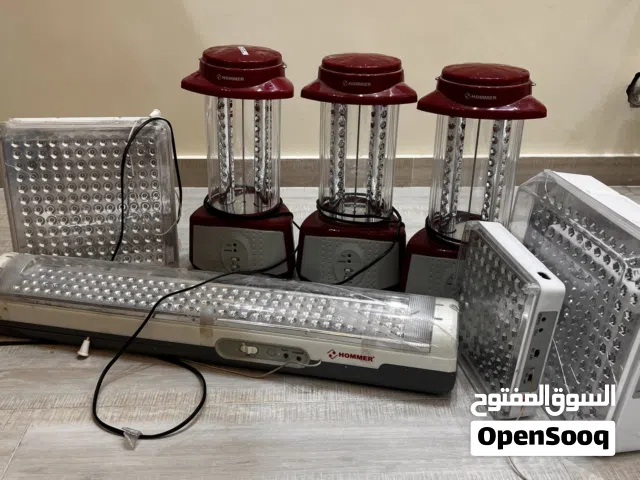 كشافات طوارئ مستعملة (للبيع بسعر مناسب)