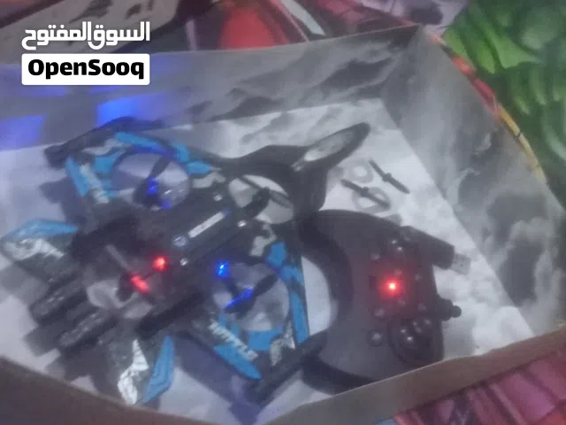 طايره مصنوعه من فلين فيها عطل بسيط تجي معهامراوحاحتياط مع العلم هيا بشحن وهيا شبه جديده