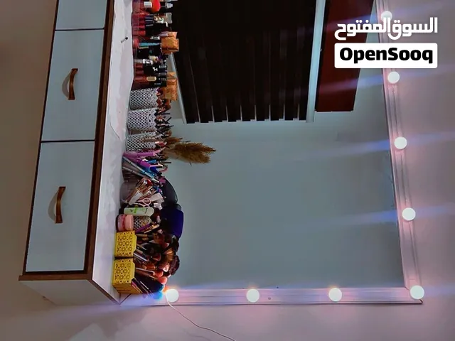 معدات صالون تجميل للبيع شبه بحاله ممتازه