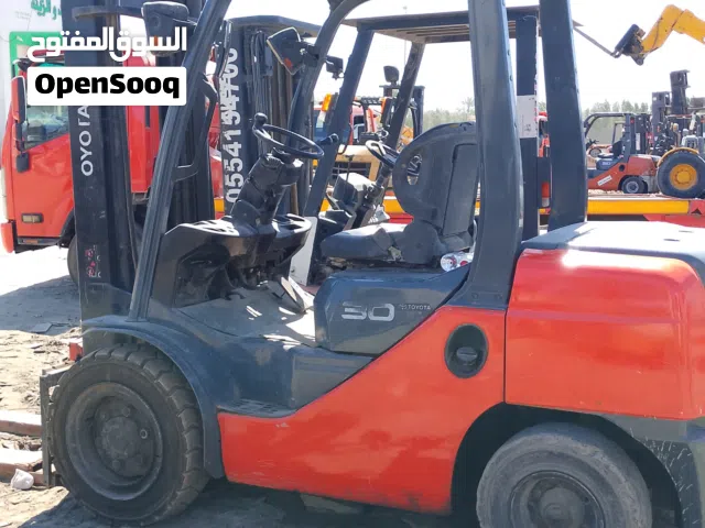 تأجير روافع شوكية وتلوسكوبيه