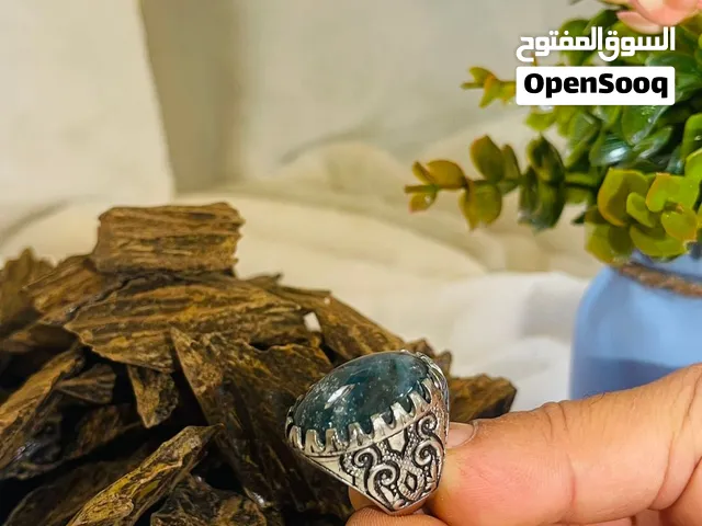 حجر يماني كريم من نوع العقيق الطحلبي