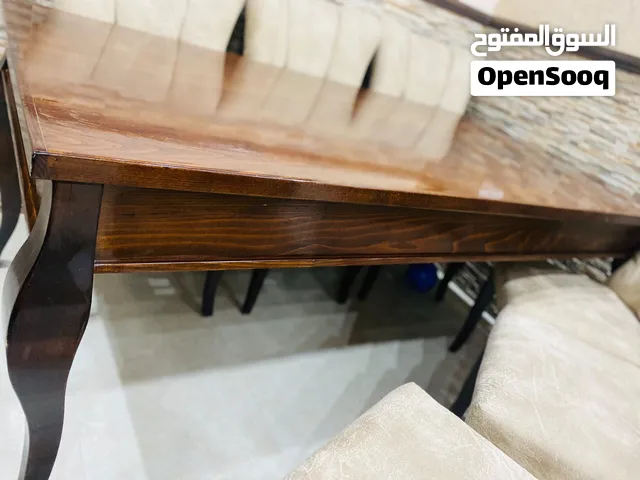 طاولة سفرة شبه جديدة لقطة