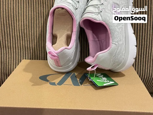 حذاء سكيشرز رياضي