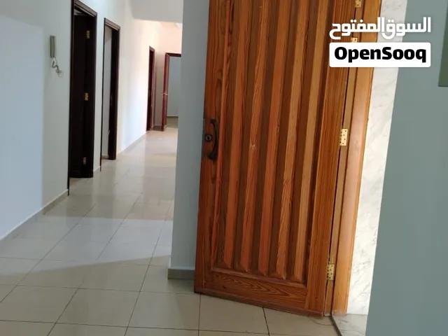 فيلا بدروم لسيارات ودور وملحق للايجار في بوستة تصلح خدمية او سكنية