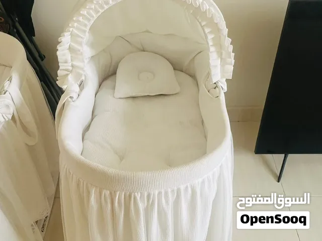 سرير لطفل نظيف وطبي ماركة معروفه
