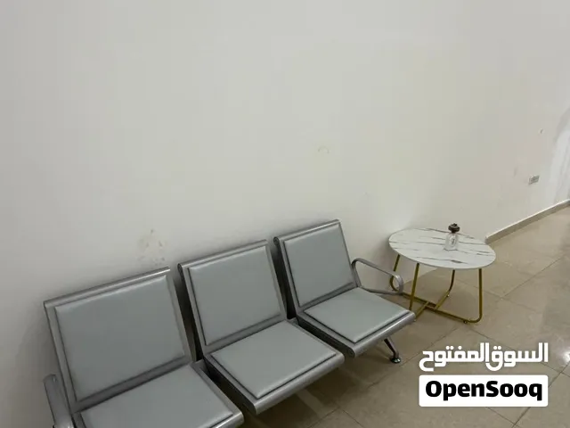 كراسي انتظار جلد فاخرة ومبطنة (3 مقاعد) –جديد-المتوفر اثنين 2