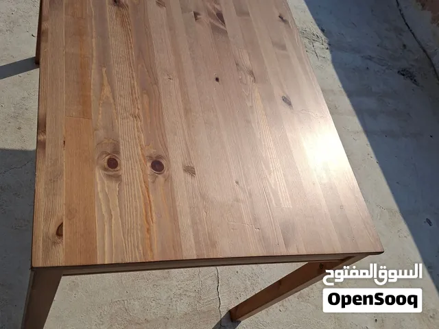 طاولة تصلح لاي مكان بالبيت