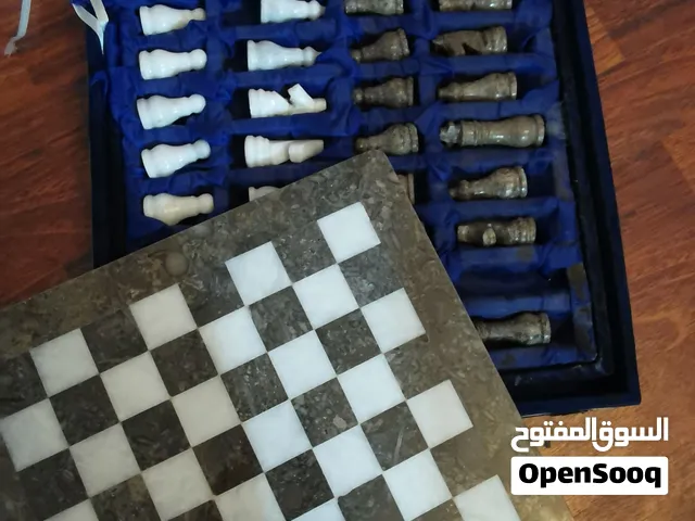 شطرنج رخام طبيعي و جندي واحد مفقود