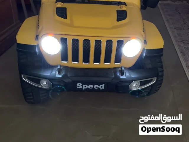 للبيع سيارة اطفال جيب كهربائية بحاله ممتازه وسعر لقطه
