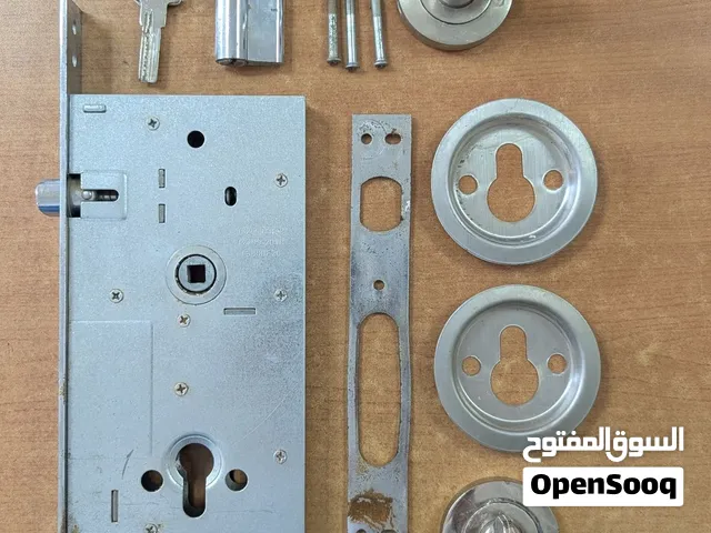 قفل باب قاصة مع ملحقاته