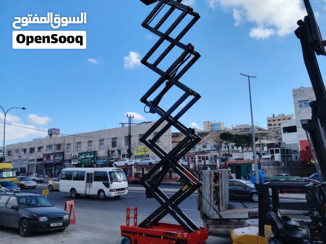 تأجير رافعات شوكية يومي و شهري تأجير سيزر لفت رافعة اشخاص