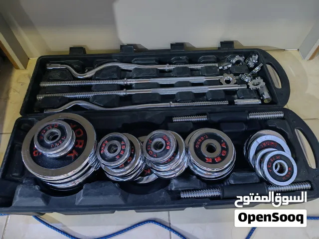حقيبة اوزان متكاملة نظيفة جداً وياها اوزان اضافية يعني اكثر من الحقيبة الاعتيادية