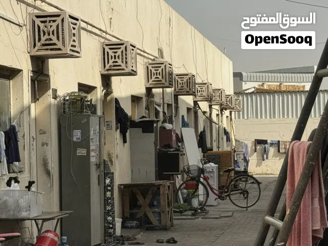 للبيع  ارض تملك حر مقابل المزادات  الصجعه اربع  مستودعات وسكن عمال 32 غرفه  31،677 قدم دخل 1.100.000