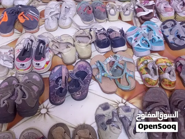 احذيه اطفال ولادي بناتي باله مستعمله العدد 222زوج سعر الزوج الفين دينار او بيهن مجال الشراي