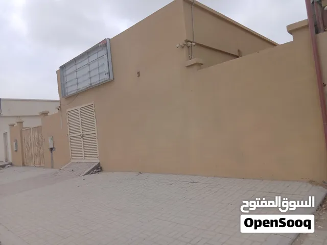 صناعية استخدام كراج او مخزن للبيع 6000 قدم مربع  Astor  near Dibba Al Fujairah Port For sale