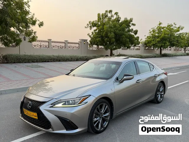 اسم المركبة Lexus