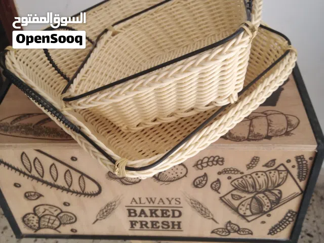 حافظه وسله خبز ولوحه تزين مطبخ