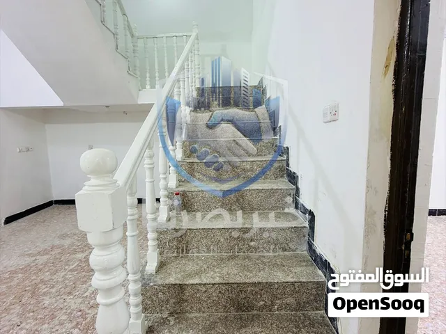 دار تجاري للايجار/القبلة حي الجامعة