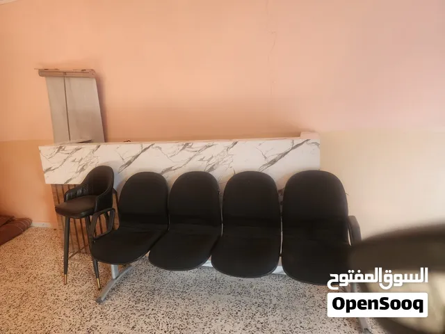 بضاعة مكتب صرافة نظيفة جداً