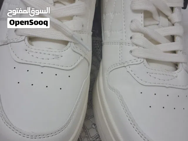 كوتشي جديد من ماكس قياس 39