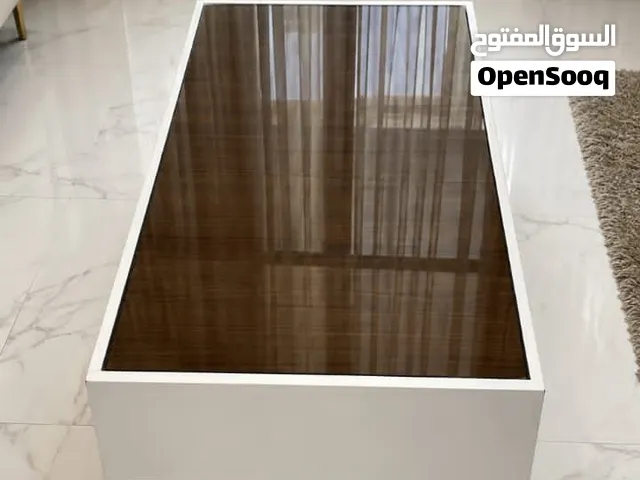 طاوله مجلس او او غرف المعيشه
