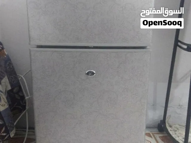 ثلاجة فنادق نظيفة جدآ