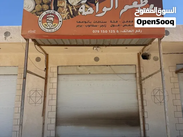 قارمه محل مضاءه وفانوس مضاء للبيع بحاله جيده